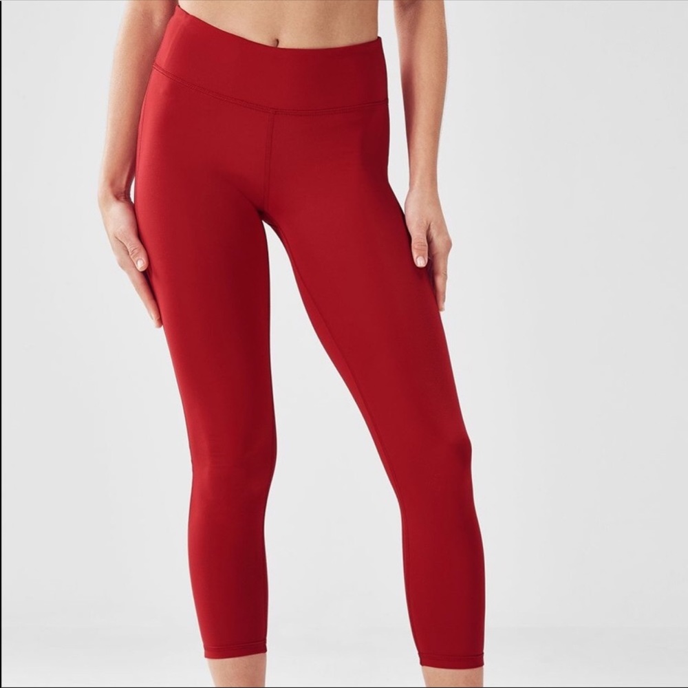 Fabletics • Powerform Dhyana CAPRI • NWT • Small